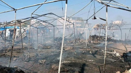 Çadır kentte yangın: Onlar çadır ve depremzedelerin eşyaları kül oldu