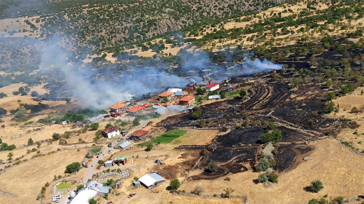 Bolu'da otluk alandaki yangın yerleşim yerine sıçradı