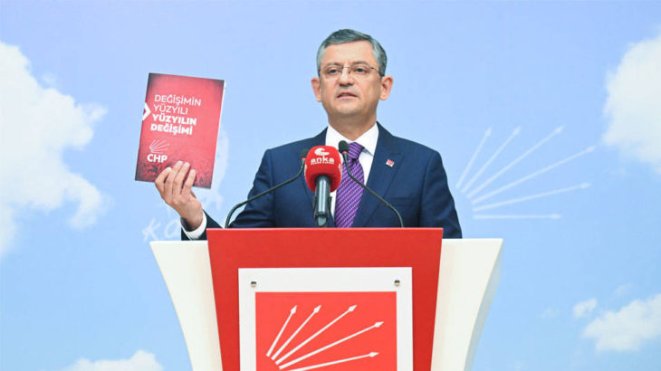 Özgür Özel, CHP Genel Başkanlığı'na aday olduğunu ilan etti
