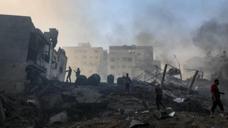 İsrail saldırıları sonucu Gazze’de yaşamını yitiren Filistinlilerin sayısı 30 bini aştı
