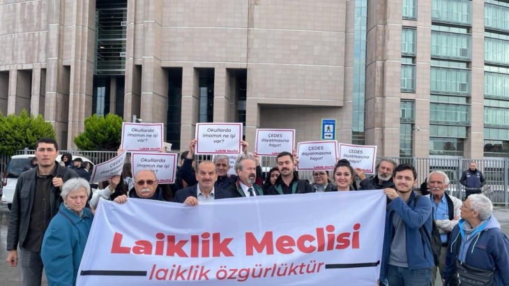Laiklik Meclisi'nden ilkokul çocuklarının cami temizlemeye götürülmesi hakkında suç duyurusu