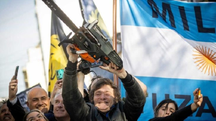 Arjantin'de seçimleri aşırı sağcı Javier Milei kazandı