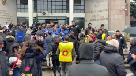 Bursa'da eğitimcilere polis müdahalesi