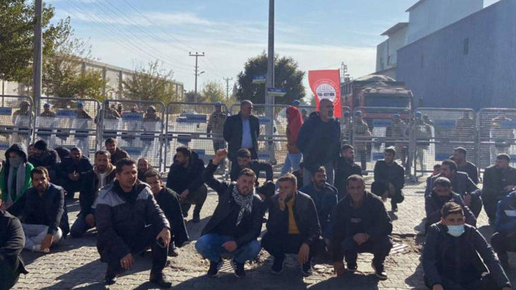 Grevdeki Özak Tekstil işçilerine jandarma müdahalesi