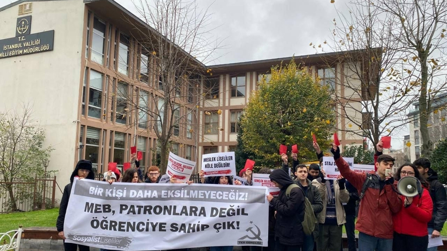 Liselilerden MEB'e kırmızı kart: Bir kişi daha eksilmeyeceğiz