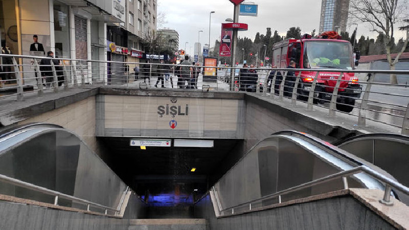 Şişli metro istasyonunda işçi, yürüyen merdiven bakımı sırasında hayatını kaybetti