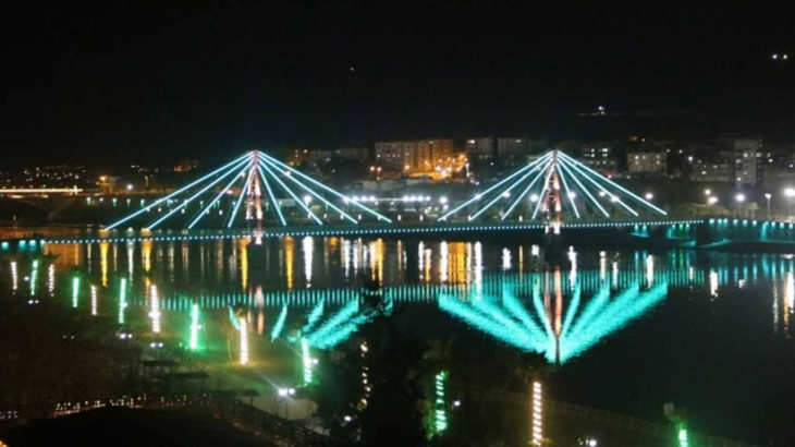 Cizre'de köprü aydınlatmasına milyonlar harcanmış