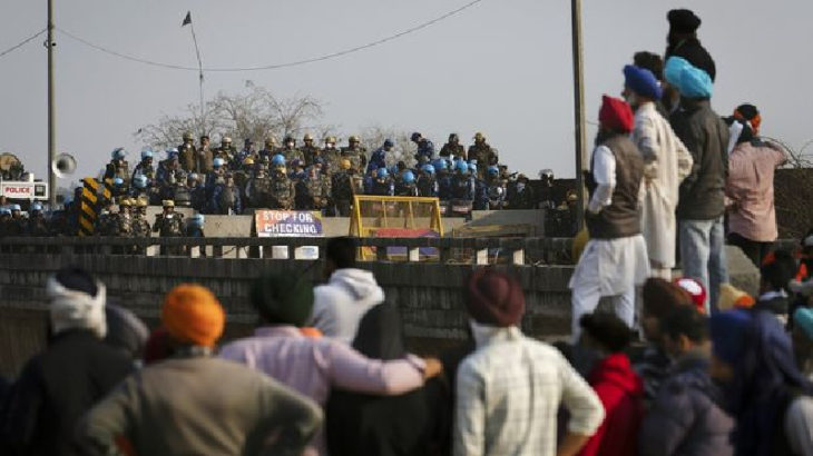 Hindistan'da polisten çiftçilerin eylemine müdahale: Bir kişi hayatını kaybetti