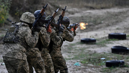 Ukrayna ordusu, Svatovo-Kremennaya cephesinde geri çekilen askerlerini öldürdü
