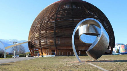 Nükleer araştırma merkezi CERN, Rusya ile bağlantılı yüzlerce isimle yollarını ayırdı