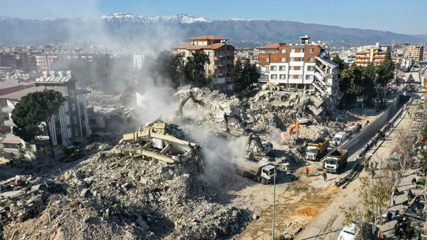 Hatay'da rezerv alan tepkisi: Mafyanın iş yerine çöktüğü gibi evlerimize çöktüler
