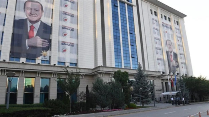 AKP'de beş ismin ve üç bakanın istifası istenecek iddiası