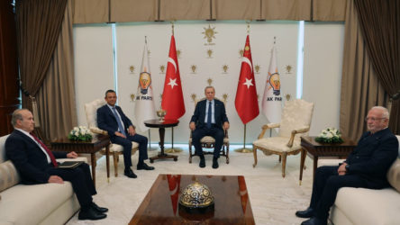 CHP Genel Başkanı, AKP Genel Başkanı ile görüştü