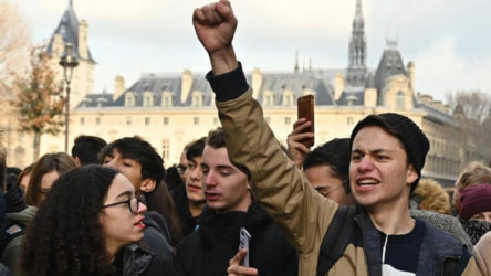 Fransa'da liseliler faşizmin yükselmesine karşı sokağa çıktı