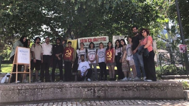 TKH’den, Özel Sektör Öğretmenleri Sendikası’nın oturma eylemine dayanışma ziyareti