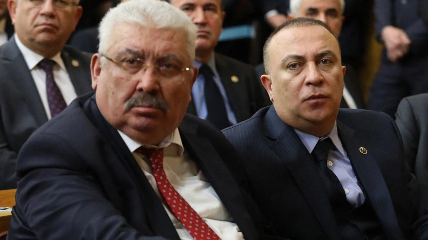 MHP'lilerden Özgür Özel'e tehdit: Haddini bildirmekten çekinmeyiz
