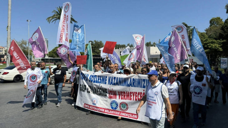 İzmir Büyükşehir Belediyesi'nde memurlar iş bıraktı