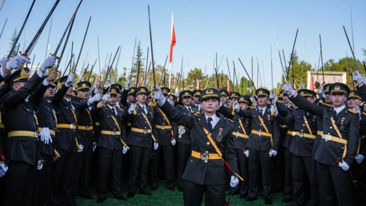 Teğmenlerin yemini sonrasında bakan affını isteyecek iddiası