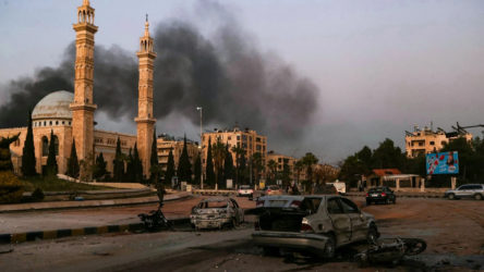 Suriye ordusundan Halep ve İdlib'de cihatçılara hava saldırısı