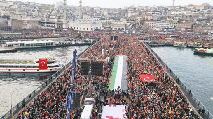 Gericilerin mitingi için kamusal alanlar seferber ediliyor