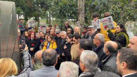 Gazeteci Metin Göktepe, katledilişinin 29'uncu yılında mezarı başında anıldı
