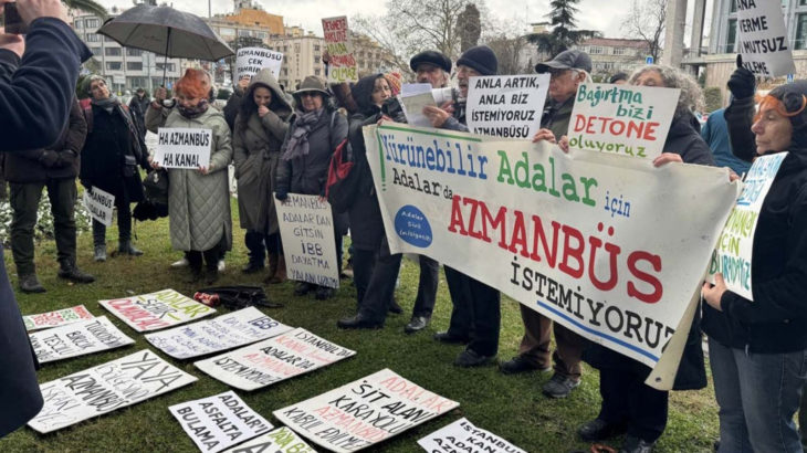 Ada halkından İBB önünde 'azmanbüs' eylemi