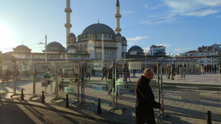 Polis bir gece önceden Taksim ve çevresini bariyerlerle kapattı