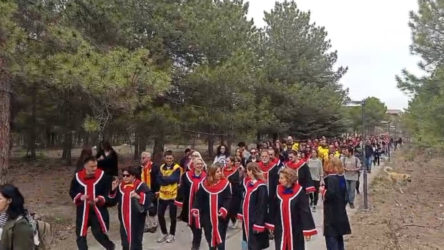 ODTÜ'de akademisyenler yürüdü