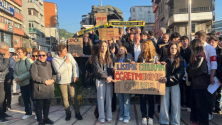 Zonguldak'tan liseliler öğretmenlerine sahip çıkmak için eylemde