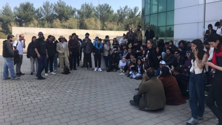 Dokuz Eylül Üniversitesi öğrencilerinden kendilerini tehdit eden dekana tepki