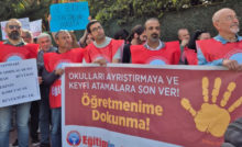Eğitim-İş Bursa Şubesi, Bursa Anadolu Lisesi önünde: Asıl proje tarikat ve cemaatlerle ortaklaşarak biatçı nesiller yetiştirme projesidir.
