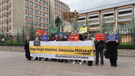 Mülakatta elenen öğretmenler MEB önünde oturma eylemi başlattı