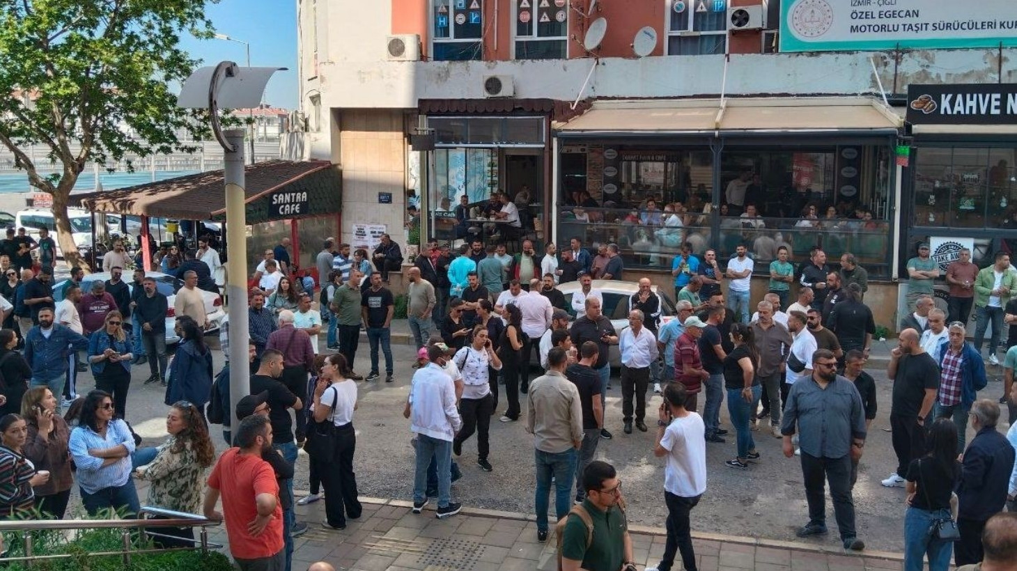 Sendika gece yarısı anlaştı: Grevdeki Çiğli Belediyesi'nde işçiden habersiz imza!