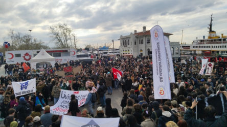 “Diktatör Erdoğan” dövizi taşıyan 3 öğrenci tutuklandı