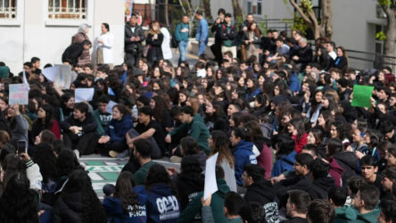 Okul müdüründen öğrencilere tehdit: Polis eyleme katılan her öğrenciyi kamera kaydına alacak