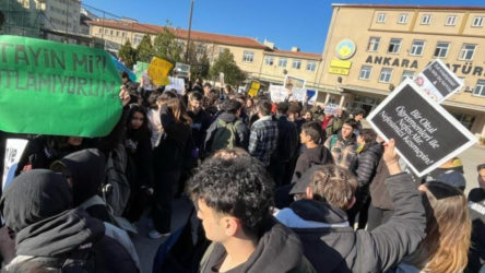 Ankara Atatürk Lisesi öğrencileri de öğretmenleri için eylemde