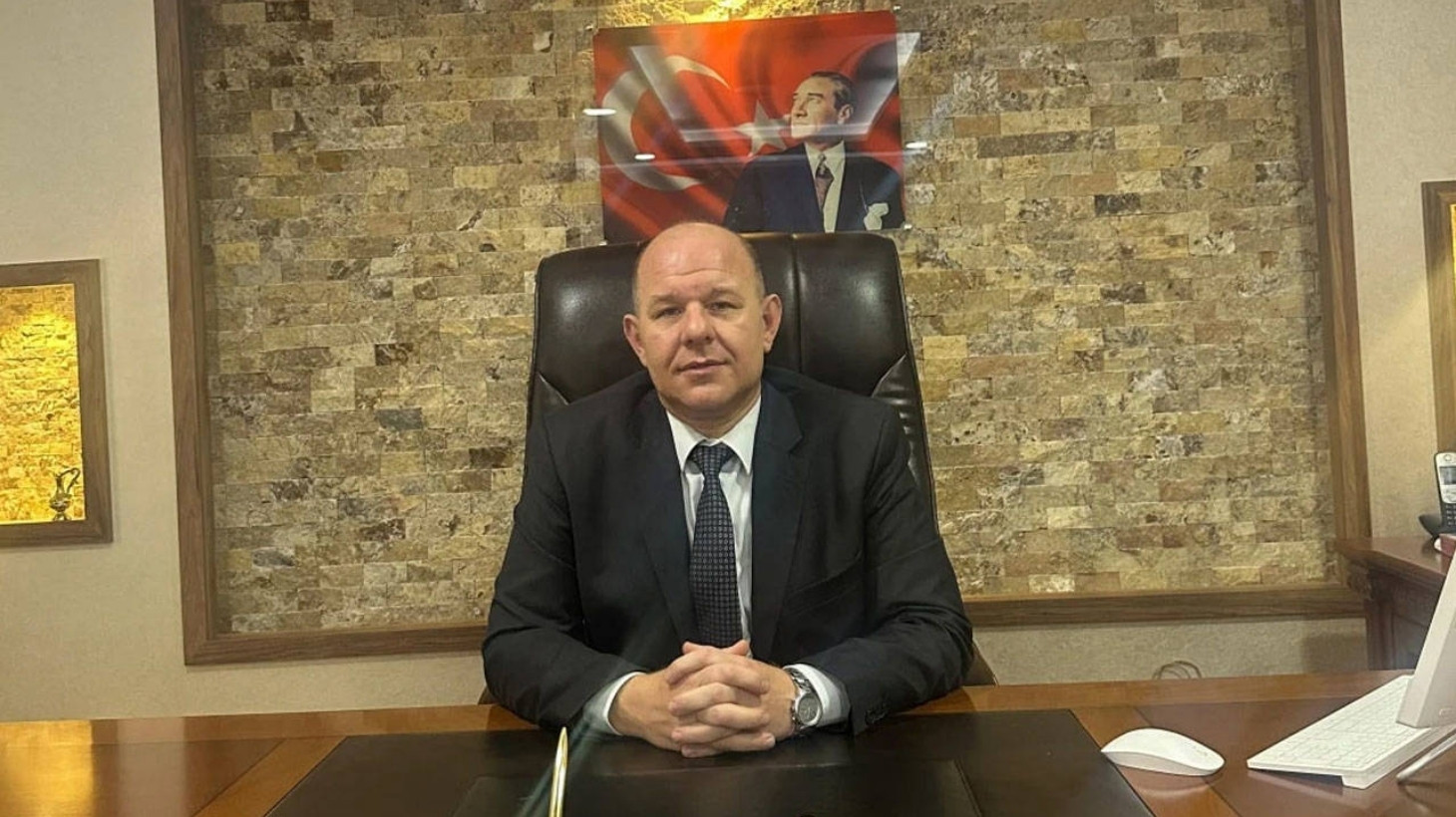 Eylemleri engelleyemeyen müdür okulu tatil etti