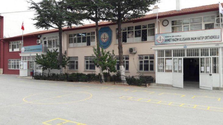 Konya'da ortaokul öğrencisi başı açık diye okula alınmadı!