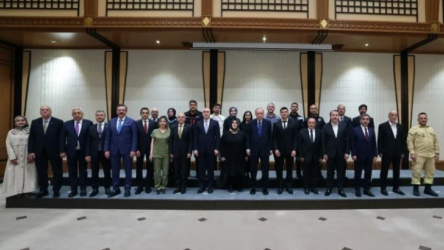 Yandaş sendikalar bildiğiniz gibi: Dün Erdoğan'a övgü, bugün işçi hakları