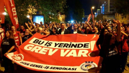 İzmir'de binlerce işçi grevde