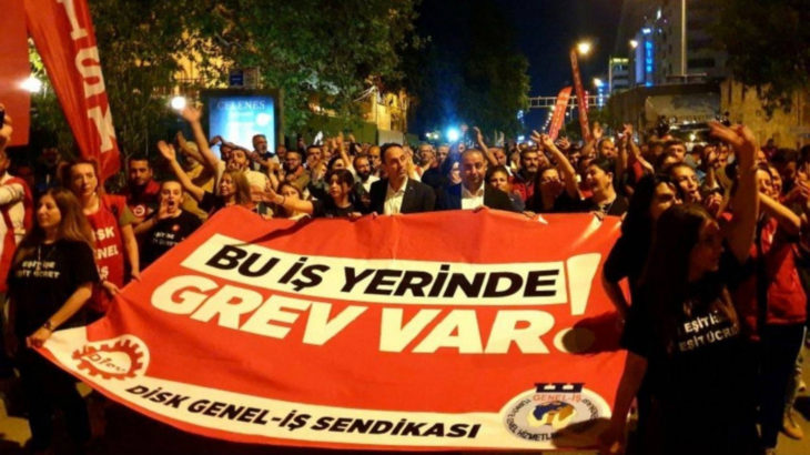 İzmir'de binlerce işçi grevde