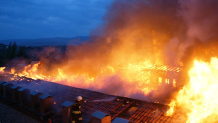 Sayıştay, belediye başkanını Tarihi Taşhan yangınından sorumlu tuttu