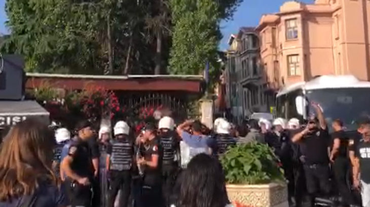 İstanbul Üniversitesi öğrencilerinin Gezi anmasına polis saldırısı: Gözaltılar var