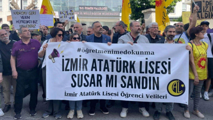 Milli Eğitim Müdürlüğü'nden İzmir Atatürk Lisesi'ne ceza girişimi: Bayrak takımı görevden alındı