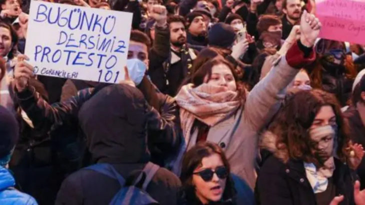 Son 20 yılda gençler büyük bir geleceksizliğe itildi