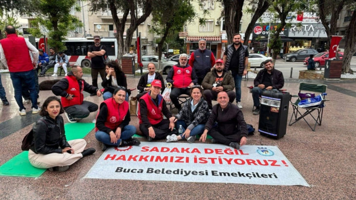 İzmir'de belediye işçileri hak kayıpları ve düşük zam tekliflerine karşı ayakta