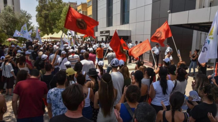 Kıbrıs'ta öğretmenler greve çıkıyor: Karanlığa geçit yok