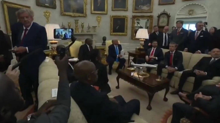 Trump, Katar sorusuna öfkelendi: NBC muhabirini kovdu
