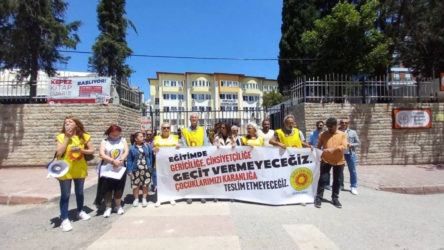 Eğitim Sen'den, kız öğrencilerin kıyafetine karışan okul müdürüne tepki: Derhal soruşturma başlatılmalı