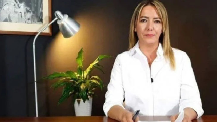 Tehditler alan Kuzey Kıbrıslı gazeteci Ayşemden Akın, evinin önündeki polis aracının kaldırıldığını duyurdu